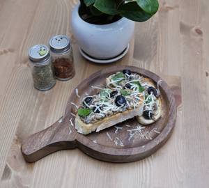 Creamy mushroom toast