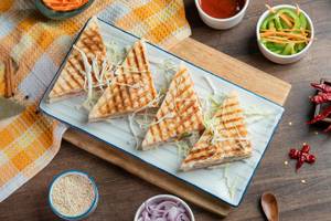 Veg Cheese Club Sandwich (4 Pcs.)