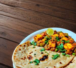 [FREE PANEER ROLL] Roti With Paneer And Vegetable - Meal