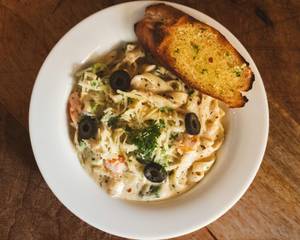 Creamy Dreamy Alfredo Veg Pasta