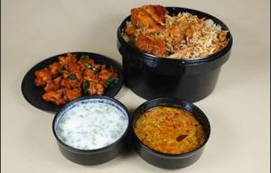Special Hyderabad Bucket chicken Biryani Serve- 4