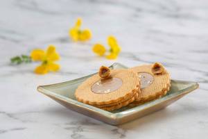 Hazelnut and Dulce de Leche Cookies 
