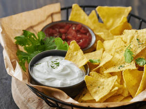 Crispy Nachos With Dip