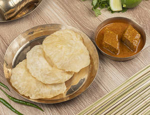 Luchi(3pcs)with Dhokar Dalna(2pc)