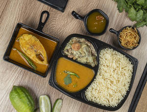 Shorshe Hilsa Office Parar Thali