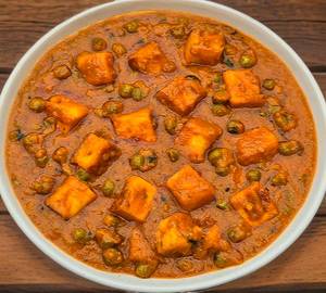 Matar Paneer( 2 piece paneer)