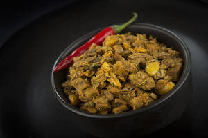 Kaju Kismis Diye Mocha-r-ghonto