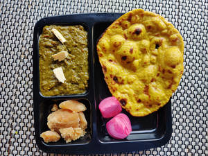 Sarson Da Saag With 2 Makki Roti (mf)