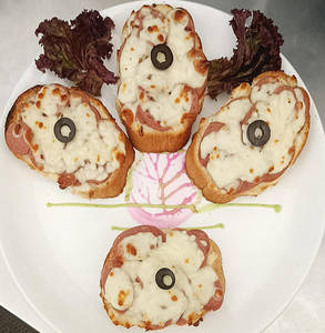 Chicken Sausages Crostini