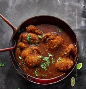 Crispy Chicken In Schezwan Gravy