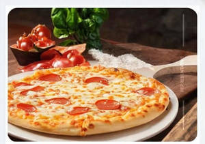 Cheesy Margherita Pizza