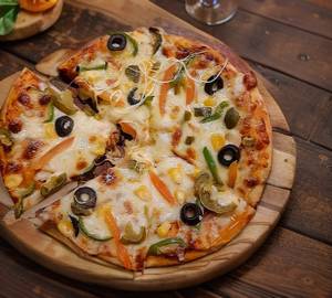 Cheese and corn pizza