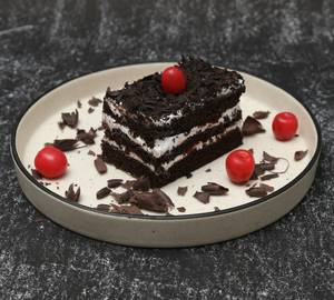 Black forest slice cake slices