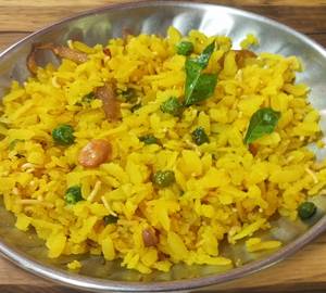 Poha with onion and sev