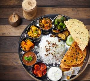 Solapuri gavran bhaji thali