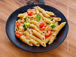 Mix sauce pasta veg