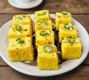 Rawa Dhokla with chutney (10 Pieces)