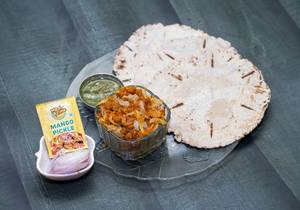 3 Bhakri With Jhunka And Thecha