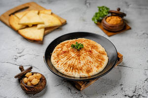 Peri Peri Hummus With Pita Bread