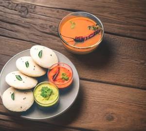 Rice idali with Sambhar and coconut chutney (4 pieces)