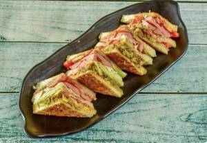 Wavy cap special club sandwich
