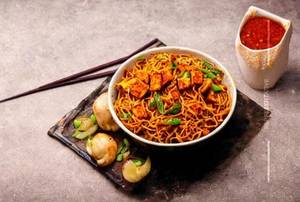 Paneer schezwan fried noodles