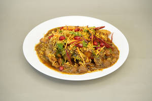 Kachori Chole Chat [ 1 Pc ]