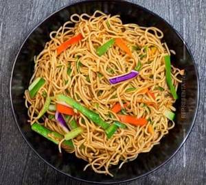 Veg schezwan noodles