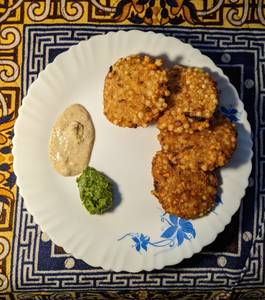 Aloo Sabudana Vada With Curd [4 Pieces]