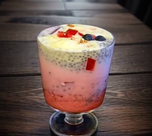 Strawberry falooda