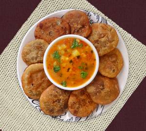 4 Aloo Kachori With Gravy Sabji