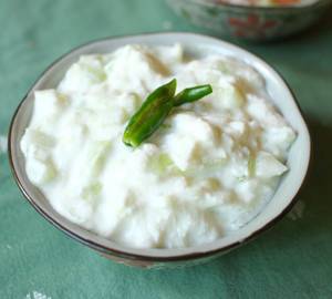 Cucumber raita