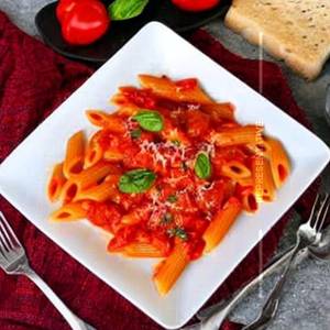 Chicken penne pomodoro red sauce