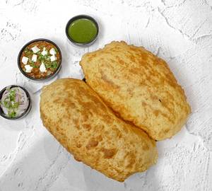 Chole Bhature (2 Bhature)
