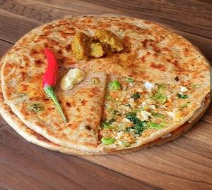 Gobi paratha with makhan