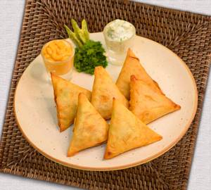 Chicken Keema Samosa (6 Pcs)