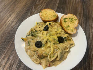 Creamy Dreamy Alfredo Chicken Pasta