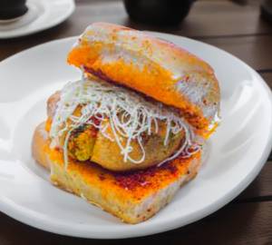 Cheese burst vadapav [130 g]