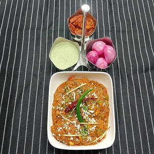 Teen Mirchi Ka Paneer - 8 Pcs