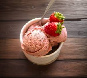 Strawberry ice cream [2 scoops]
