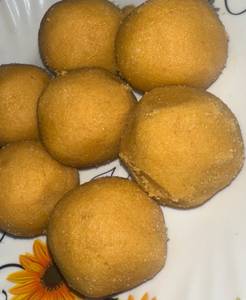 Besan Ke Laddu 