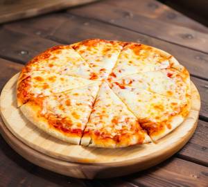 Classic Cheesy Pizza