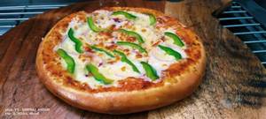 Capsicum And Corn Pizza