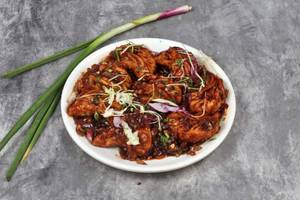 Chicken Manchurian Fried Momos [8 Pieces]