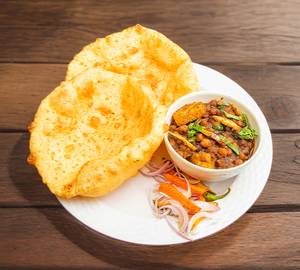 Chhole Bhature [2 Bhature]