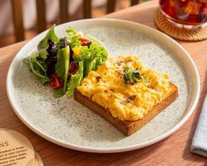 Black Truffle, Eggs And Arugula Salad