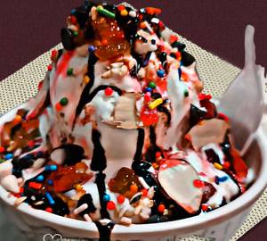 Fruit salad with ice cream