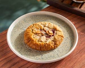 Almond & Raspberry Cookie