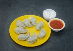Chicken Cheese Steamed Momos [8 Pieces]