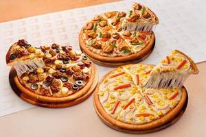 3 Veg or Non-Veg Pizza